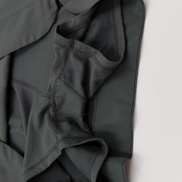 GAIAM green large athletic skort with pockets and underside shorts - Picture 7 of 9